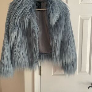 Elegant Faux Fur Jacket in Light Blue